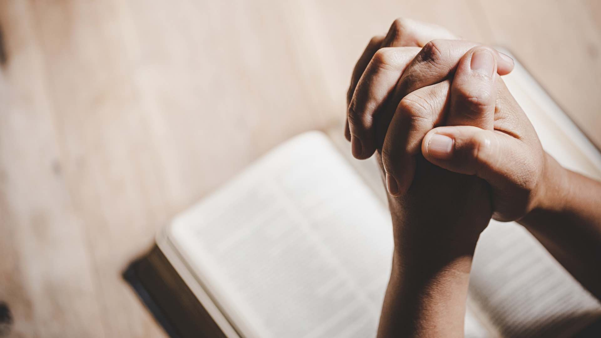7 WAYS TO DEEPEN YOUR FAITH JOURNEY THROUGH COMMUNITY WORSHIP